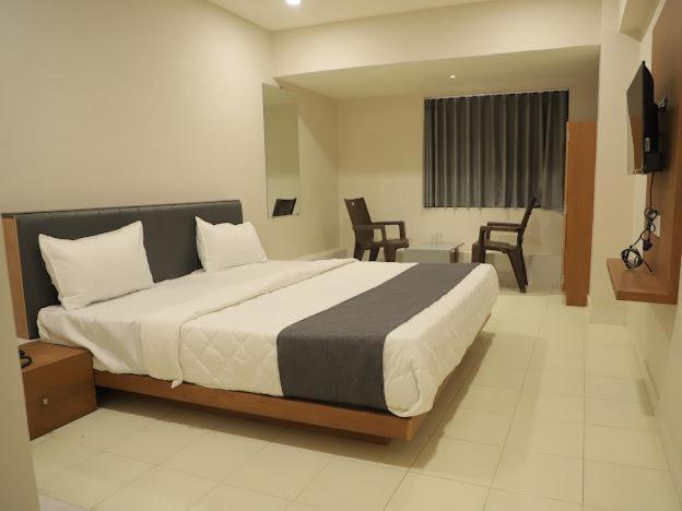 Hotel Royal Orbit Rádzskot Kültér fotó